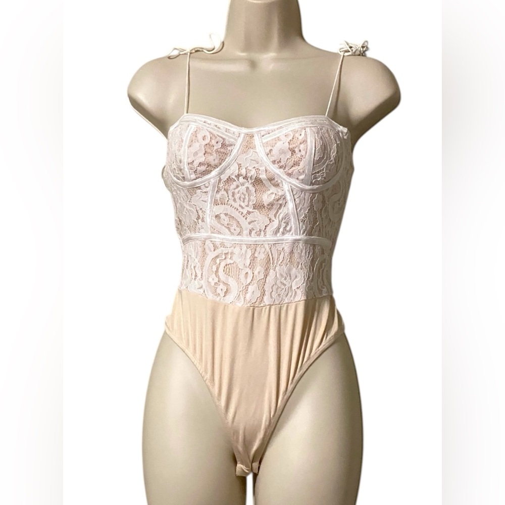 Superdown Stasia Lace Bodysuit White Nude S Revolve - Picture 3 of 6